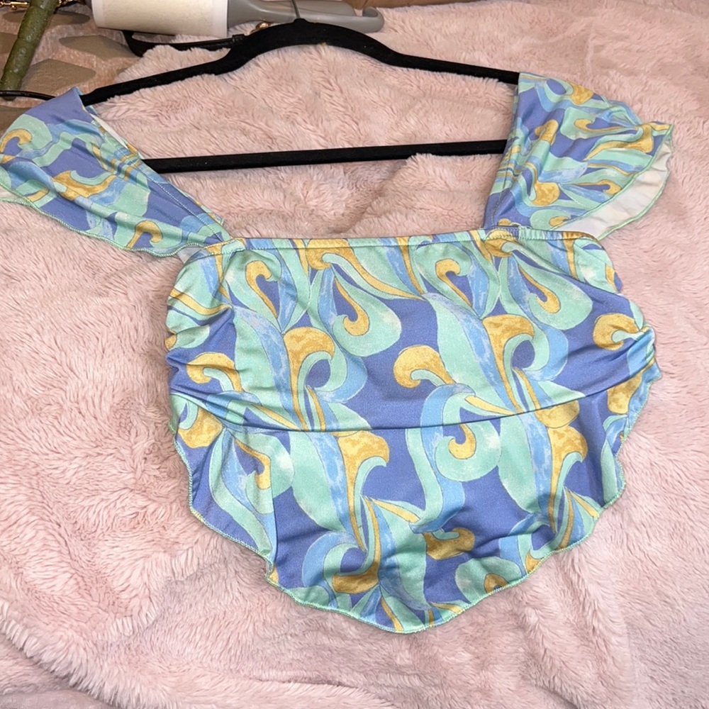 Urban Outfitter feel crop top with V